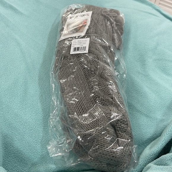 MUK LUKS Women's Pom Cabin Knit Socks - Picture 5 of 13